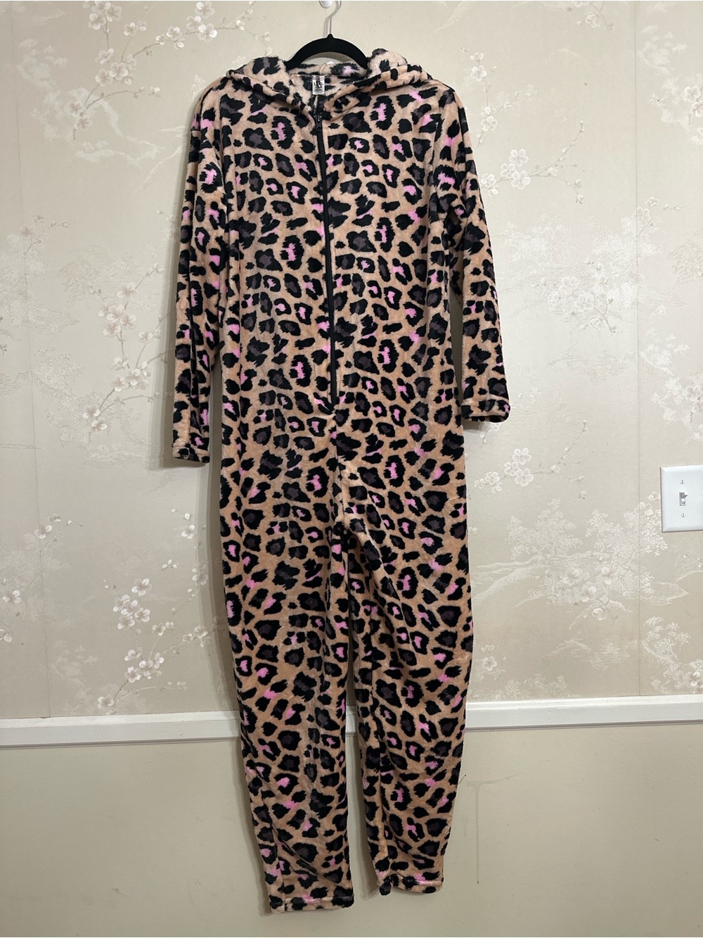 Fashion Nova Plush Hoodie PJ Onesie Leopard Size L/XL NWT